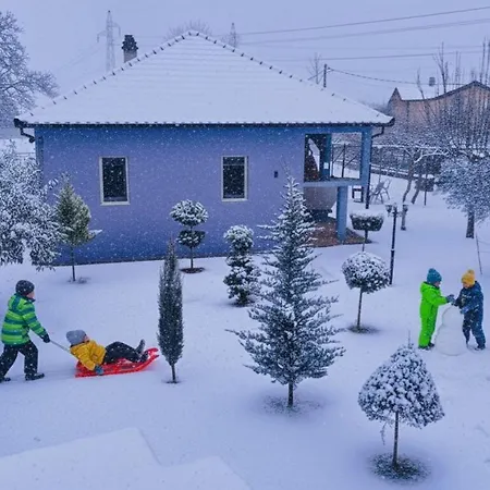 Lejlighed Pesa House-Pool, Jacuzzi,Fenced Garden & Football *