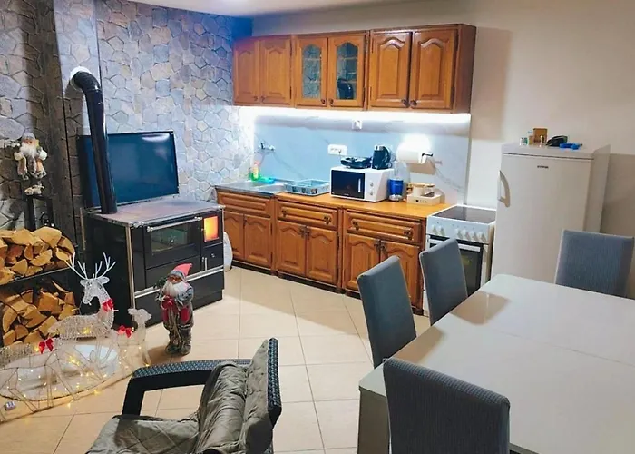 Pesa House-Pool, Jacuzzi,Fenced Garden & Football Lejlighed *