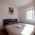 Pesa With Private Pool, Jacuzzi & Sports Garden Подгориця