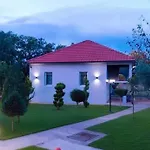 Pesa With Private Pool, Jacuzzi & Sports Garden * Подгориця