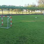 Pesa With Private Pool, Jacuzzi & Sports Garden Апартаменти *