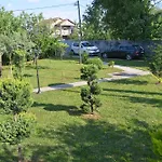 Pesa With Private Pool, Jacuzzi & Sports Garden * Подгориця