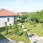 Pesa With Private Pool, Jacuzzi & Sports Garden Подгориця