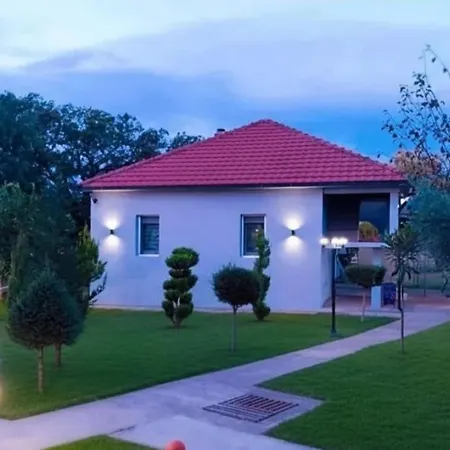 Pesa With Private Pool, Jacuzzi & Sports Garden * Podgorica