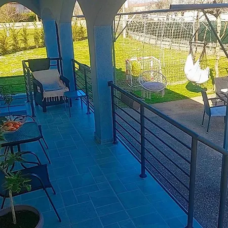 Pesa With Private Pool, Jacuzzi & Sports Garden Lejlighed