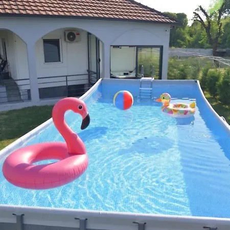 Апартаменти Hidden Oasis Pesa - Luxury With Pool &