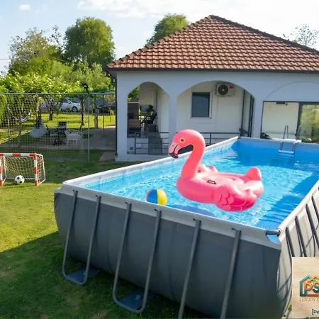 Hidden Oasis Pesa - Luxury With Pool &