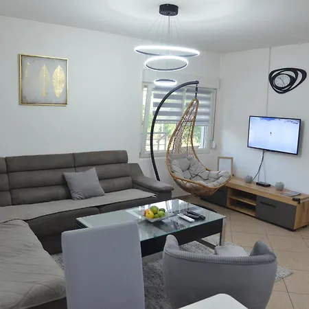 Hidden Oasis Pesa - Luxury With Pool & Апартаменти *