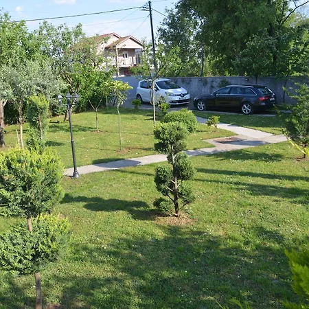Hidden Oasis Pesa - Luxury With Pool & * Подгориця