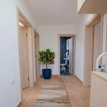 Hidden Oasis Pesa - Luxury With Pool & Апартаменти