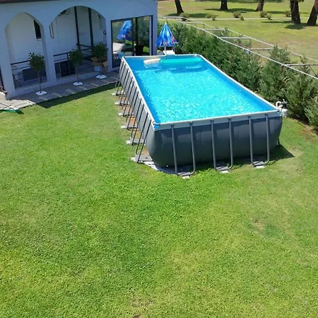 Hidden Oasis Pesa - Luxury With Pool & Апартаменти Подгориця