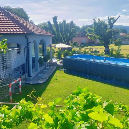 Hidden Oasis Pesa - Luxury With Pool & Апартаменти