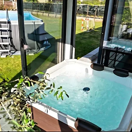 Апартаменти Hidden Oasis Pesa - Luxury With Pool & *