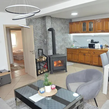 Hidden Oasis Pesa - Luxury With Pool &