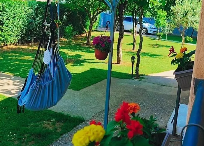 Pesa House-Pool, Jacuzzi,Fenced Garden & Football Podgorica