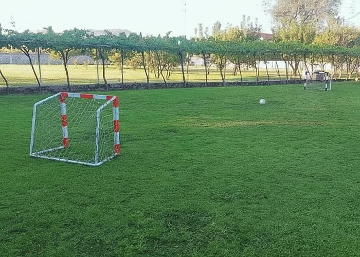 Pesa House-pool, Jacuzzi,fenced Garden & Football 公寓 *