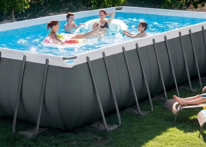 Pesa House-pool, Jacuzzi,fenced Garden & Football 公寓 *